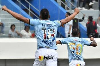 Siguen los homenajes: club sudamericano lanzó camiseta especial en honor a Dragon Ball