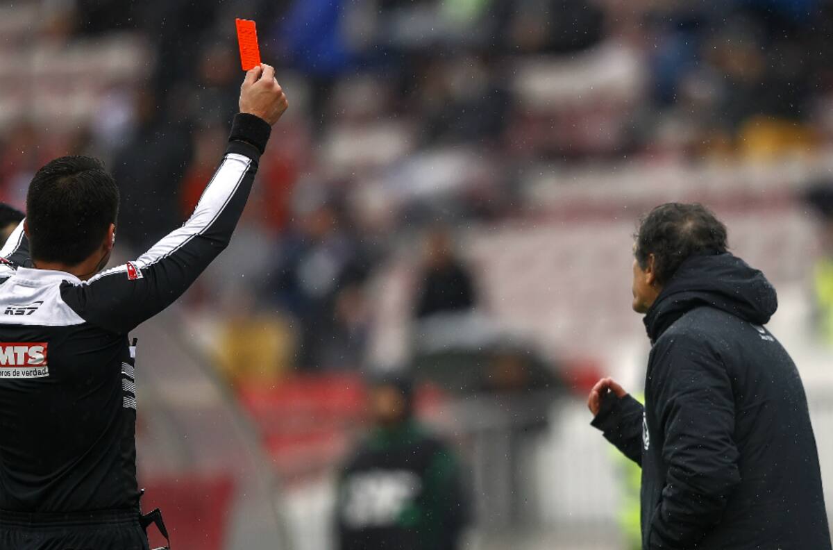 Informe arbitral de José Cabero reveló motivo de expulsión de Mario Salas