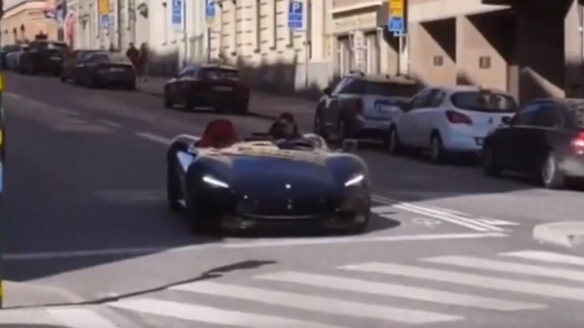 Así fue como Zlatan paseó por las calles de Estocolmo con su lujoso Ferrari