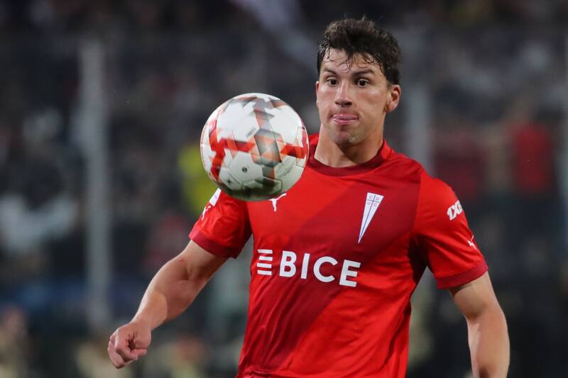 está a un paso de dejar la Universidad Católica. Foto: Agencia Aton.