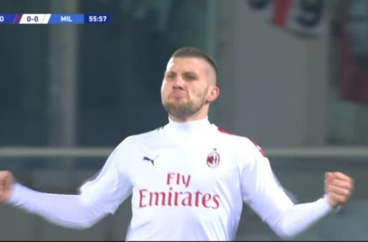 Milan se adelantó ante Fiorentina con este grosero error defensivo