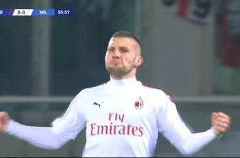 Milan se adelantó ante Fiorentina con este grosero error defensivo