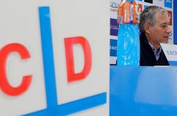 "He hablado con ellos": Ariel Holan se refirió a la situación de Lucas Melano y Yamil Asad en la UC