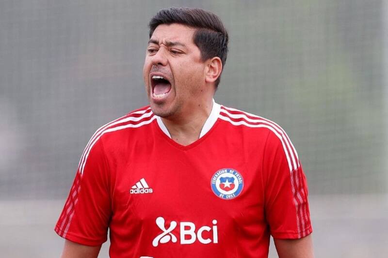 El ex jugador de Colo Colo y Unión Española será el encargado de dirigir a La Roja en Quito. Foto: Instagram