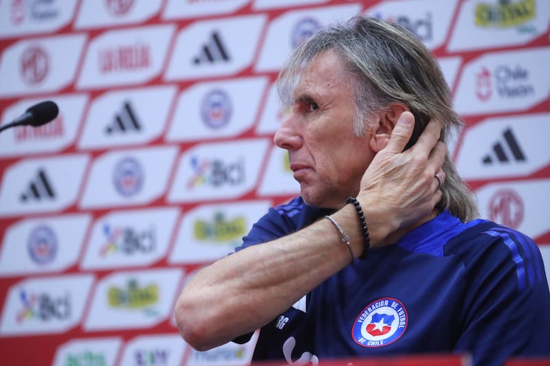 Los deseos del argentino y de su empleador de no verse más son recíprocas, pero las necesidades de la ANFP enredan la salida.