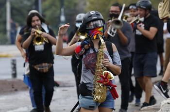 Se registraron manifestaciones en Plaza Italia durante este “Súper Lunes”