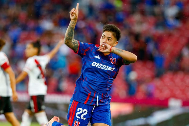 Valentina Díaz abrió la cuenta para Las Leonas vs. River Plate. Foto: Prensa U de Chile.