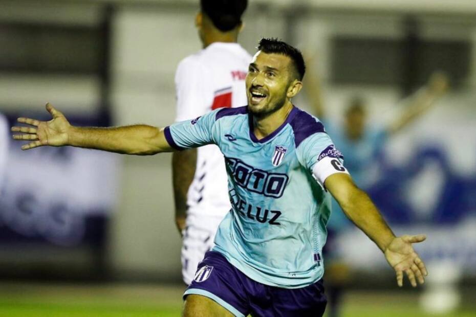 El experimentado volante argentino se desempeña en Tristán Suárez de la Primera B Nacional. (Foto: @jesudatolo23)