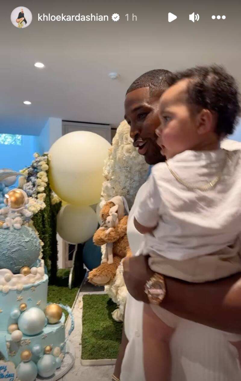 Invitados cantaron feliz cumpleaños al festejado