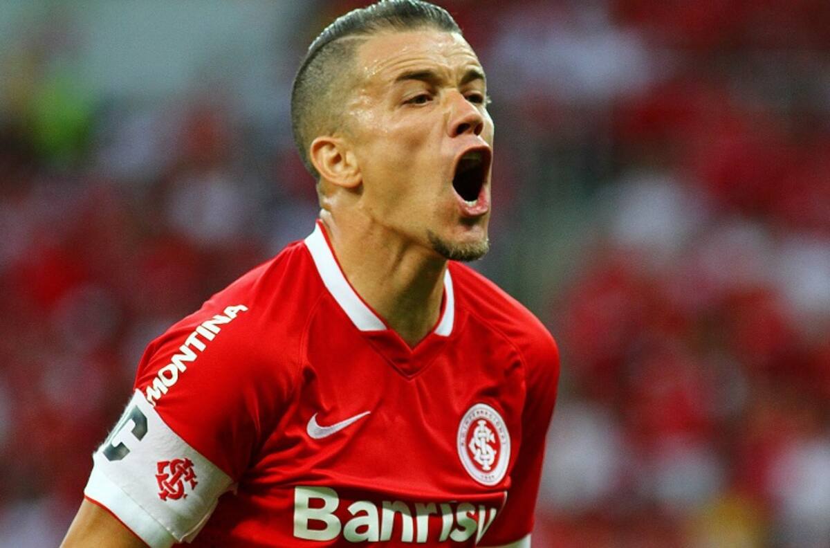 Aseguran que Universidad Católica iría por Andrés D'Alessandro