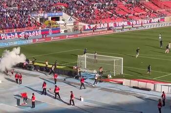 VIDEO | Repudiable: Así fue la invasión a la cancha de los hinchas de la U en el Clásico Universitario