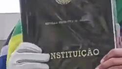 VIDEO | Brasil: Bolsonaristas se roban ejemplar original de la Constitución