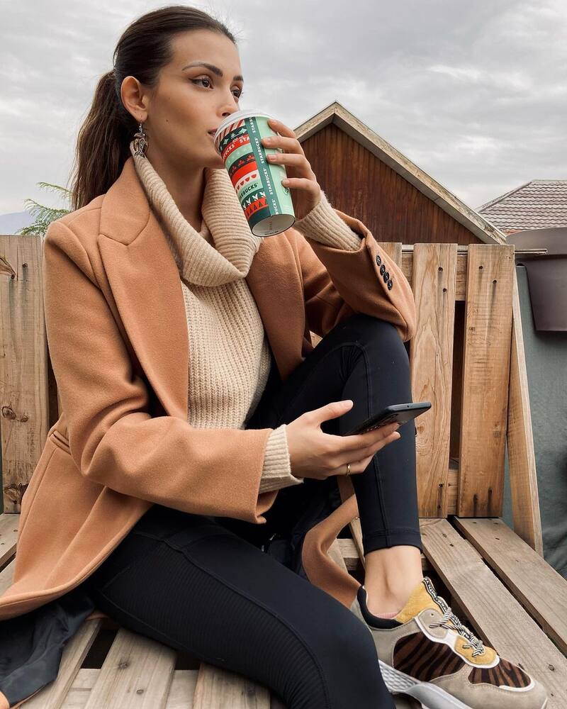 Dicebn que Coni de “Gran Hermano” Chile tiene un celular dentro del reality