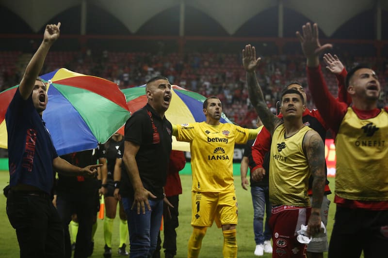 Sergio Gioino anunció que sostendrán una reunión con la ANFP tras el arbitraje en Ñublense vs la UC. Foto: Aton.