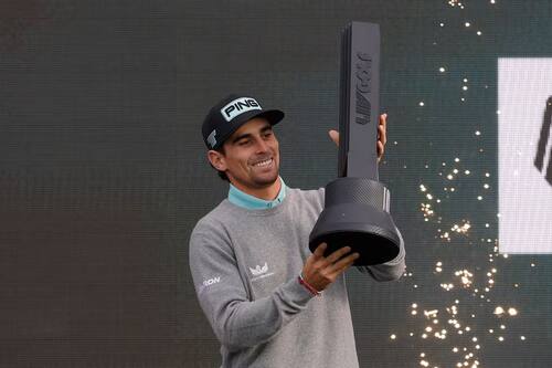 Joaquín Niemann está imparable en el LIV Golf y se queda con el título en Reino Unido
