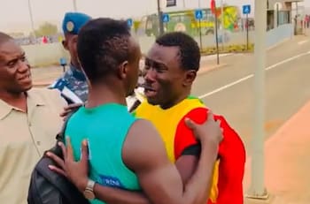 VIDEO | Hincha de Senegal no puede controlar la emoción al encontrarse con Sadio Mané