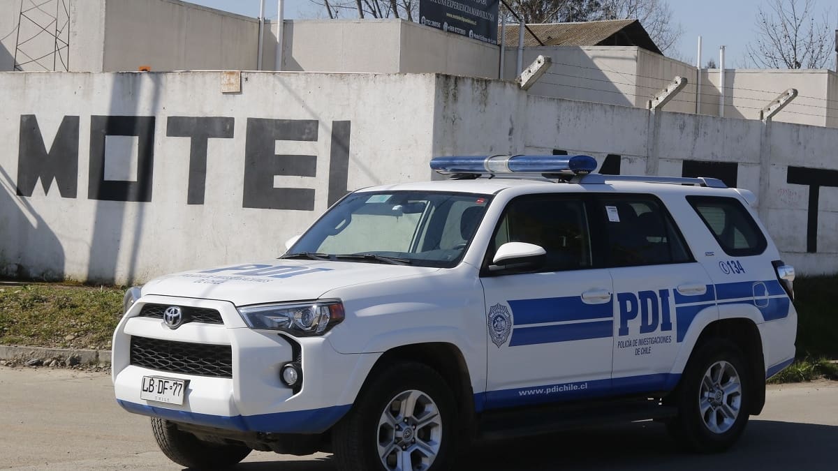 Femicidio frustrado: Hombre dispara a mujer en motel de Santiago Centro