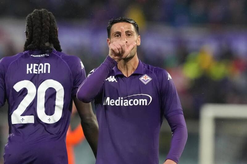 interesa a Real Betis. Foto: @rolandomandragora