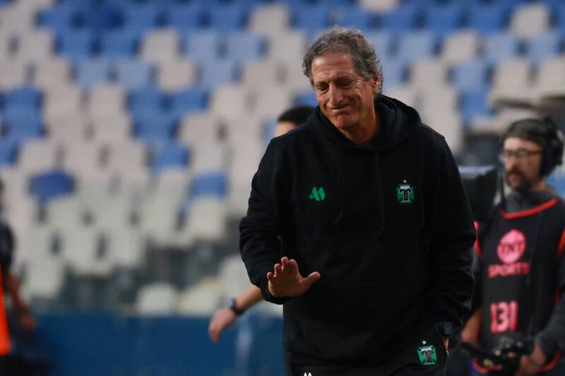 El DT del Pije también criticó la falta de VAR en Primera B. Foto: Eduardo Fortes/Photosport