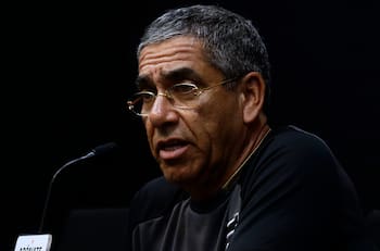 Buscan soluciones en Colo Colo: El directorio apura la salida de Gualberto Jara
