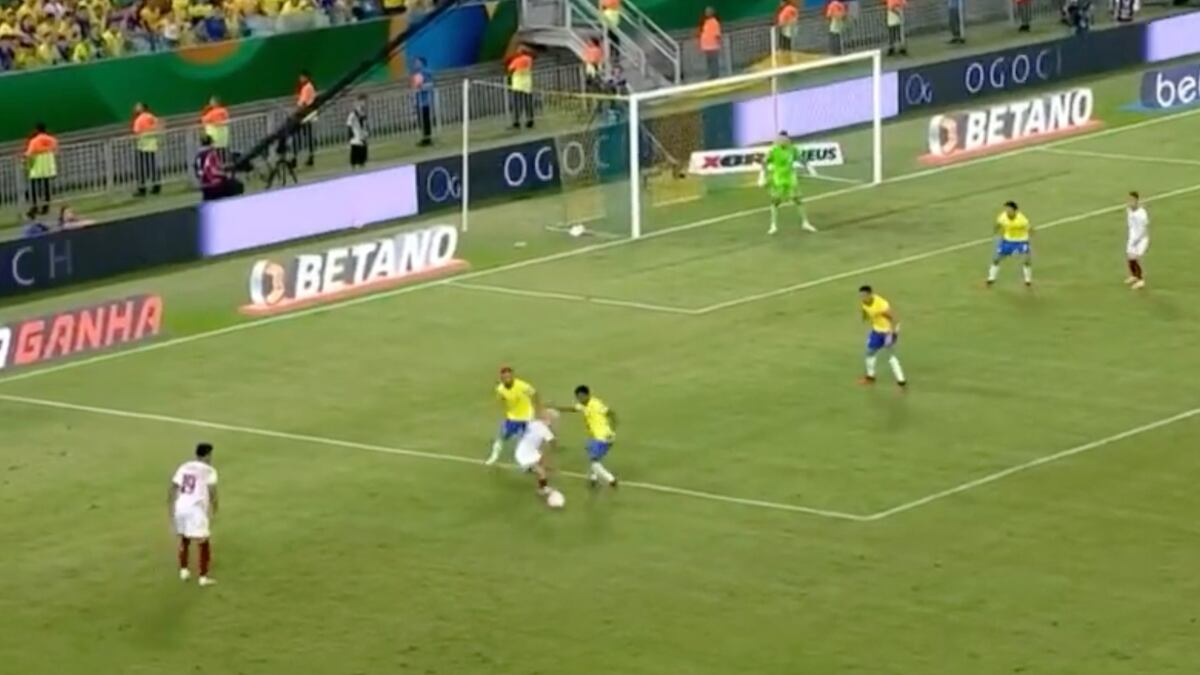El jugador de Venezuela, Yeferson Soteldo se lució ante Brasil con una espectacular acción.