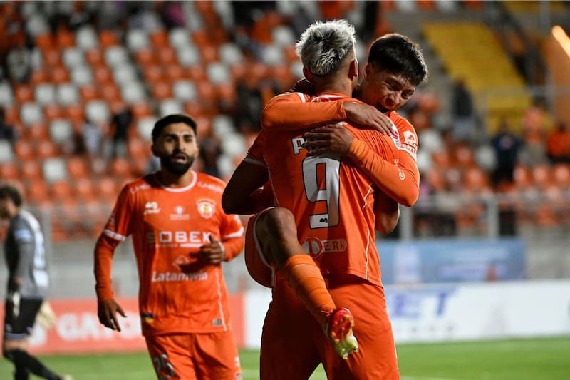 El Zorro en Primera B. Foto: Agencia Aton.