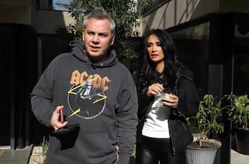 "Pero sí cortar el pelo": La broma de Pamela Díaz a José Miguel Viñuela por su actuar con camarógrafo en "Mucho Gusto"