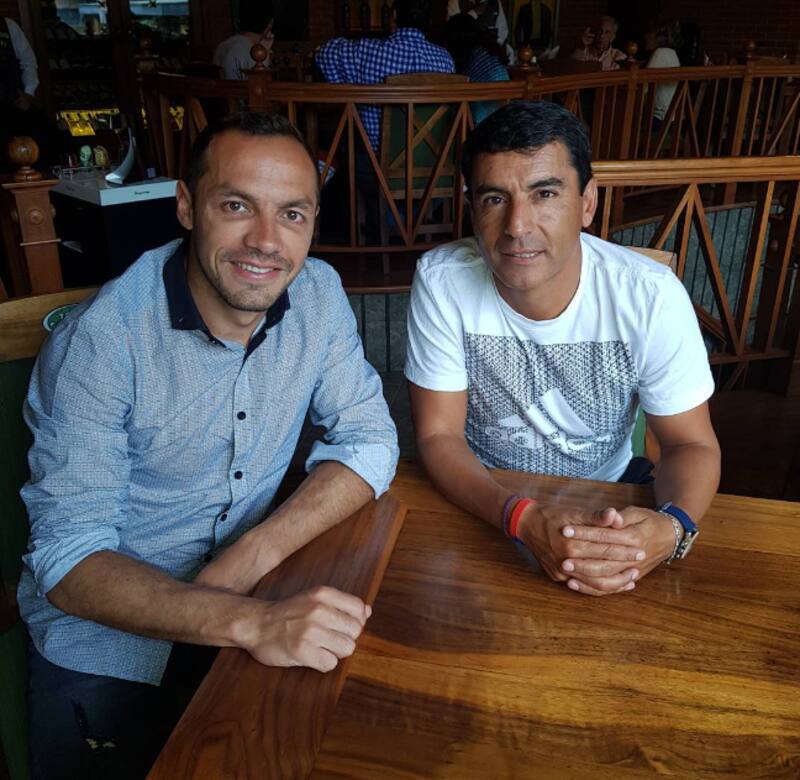 junto a Esteban Valencia.