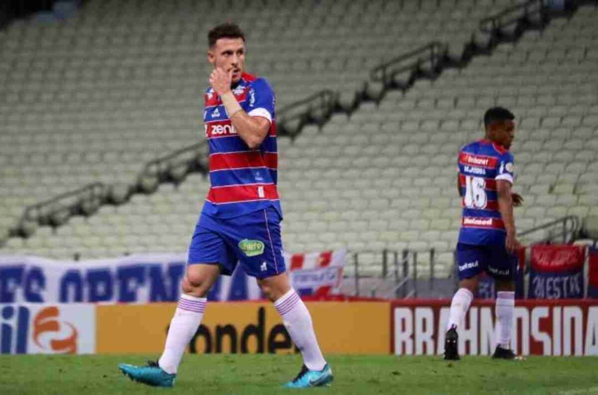 "Si es un jugador, yo soy un astronauta": Hinchas de Fortaleza arremeten contra Ángelo Henríquez tras la caída ante Atlético Mineiro