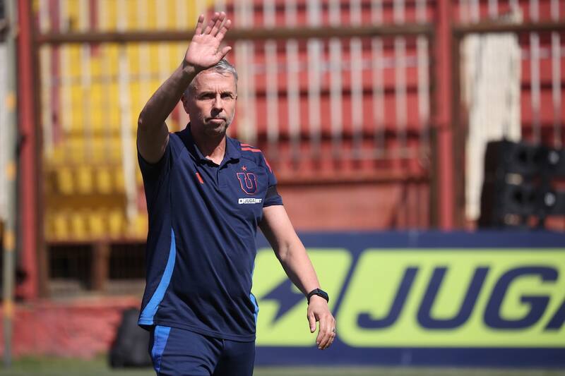 El DT de la U reconoció que podría estar en una lista de candidatos y que a fin de año evaluará su continuidad en el club azul. Foto: Agencia Aton.