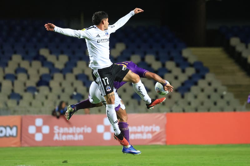 El lateral pierde piso en Colo Colo. Foto: Aton.