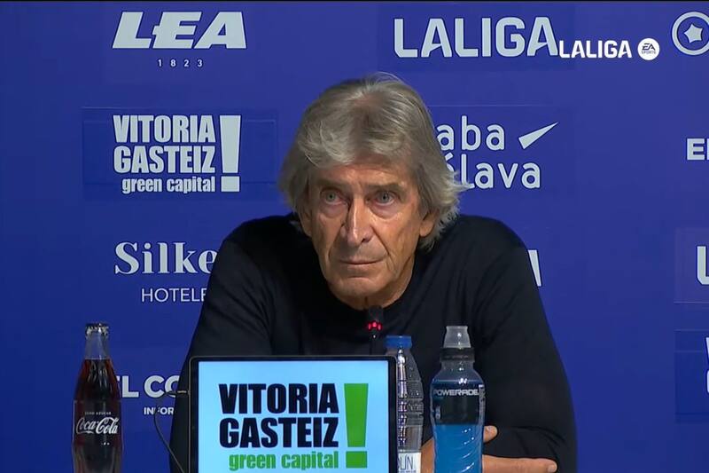 El entrenador del Betis en conferencia de prensa.