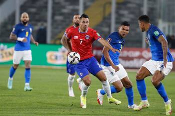 Kike Acuña, otra vez de "pitoniso": "La Roja gana hoy 1-0 con gol de Iván Morales"