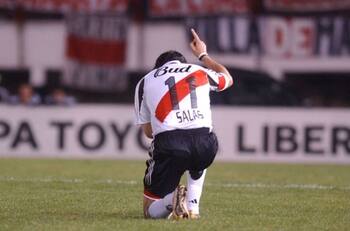 River Plate festeja, pero el "Matador" no: Rafael Santos Borré superó a Marcelo Salas en prestigiosa lista del club