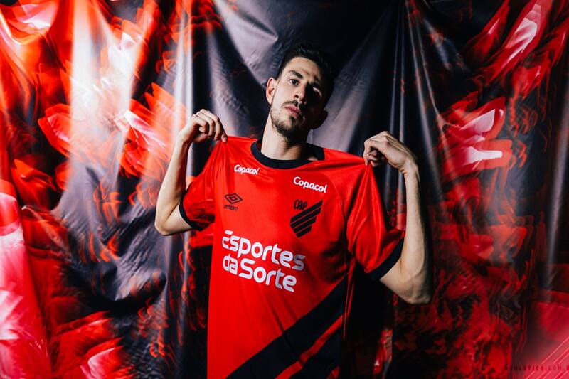 Fue presentado como nuevo refuerzo de Atlético Paranaense.