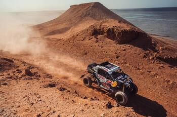 ¡Se pone el "Chaleco" de campeón! Francisco López se quedó con su segundo Rally Dakar