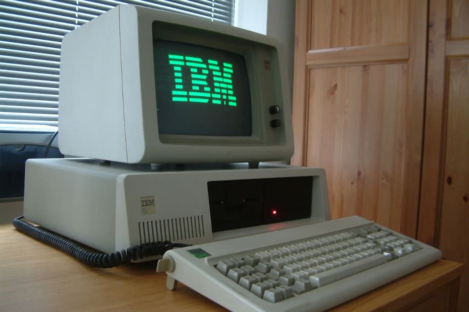 El primer PC para uso personal y doméstico fue presentado por la compañía en 1981. Créditos: Hipertextual.