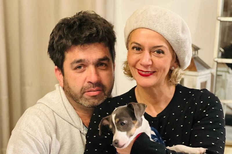 El hombre es parte de una agencia de comunicaciones y según indicó Paola Troncoso en una entrevista, se lleva bien con los hijos de su pareja.