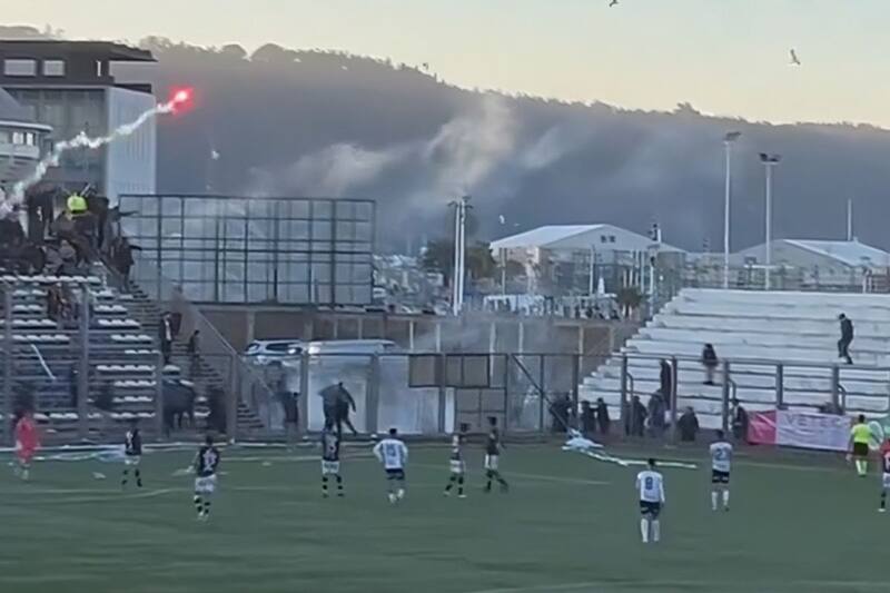 El partido entre Naval y Lota Schwager se suspendió por incidentes.