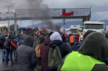 VIDEO | Camioneros se sumaron a las protestas de trabajadores de Codelco por cierre de Ventanas