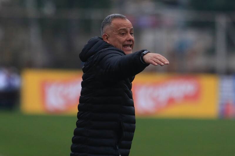 dirigiendo a Rangers.