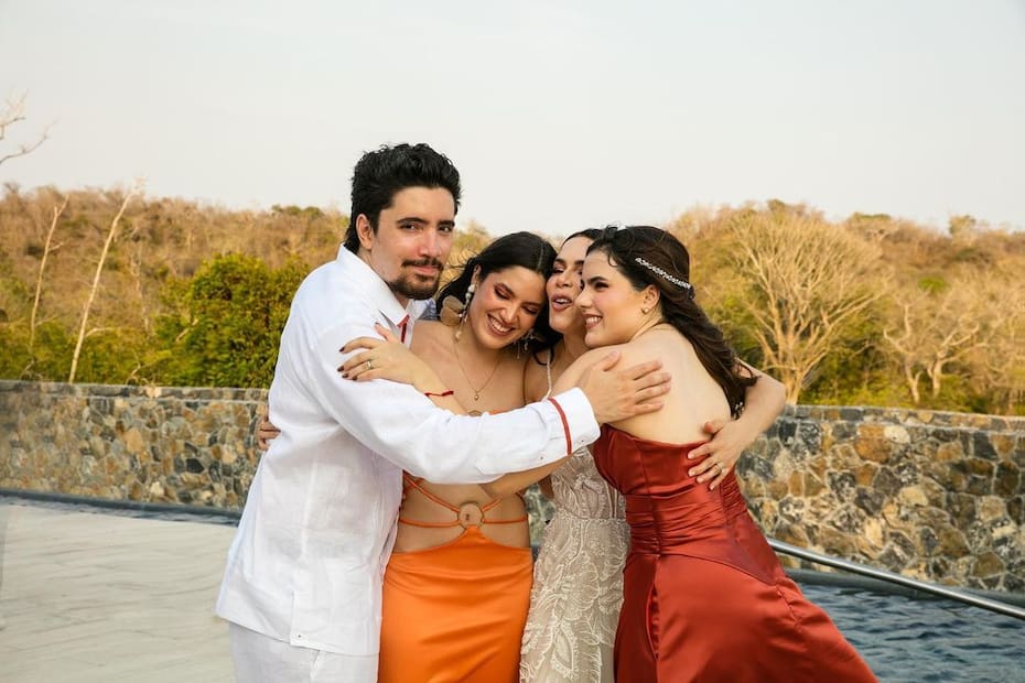 Su hijos Alex, Camila y América estuvieron presentes en su boda con Álvaro Favier.