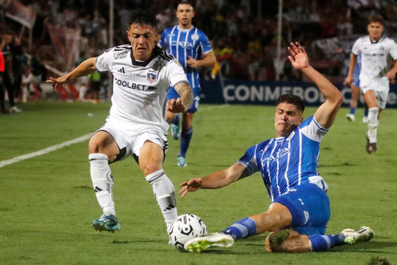 Cristián Zavala en el partido de Copa Libertadores frente a Godoy Cruz en Argentina.