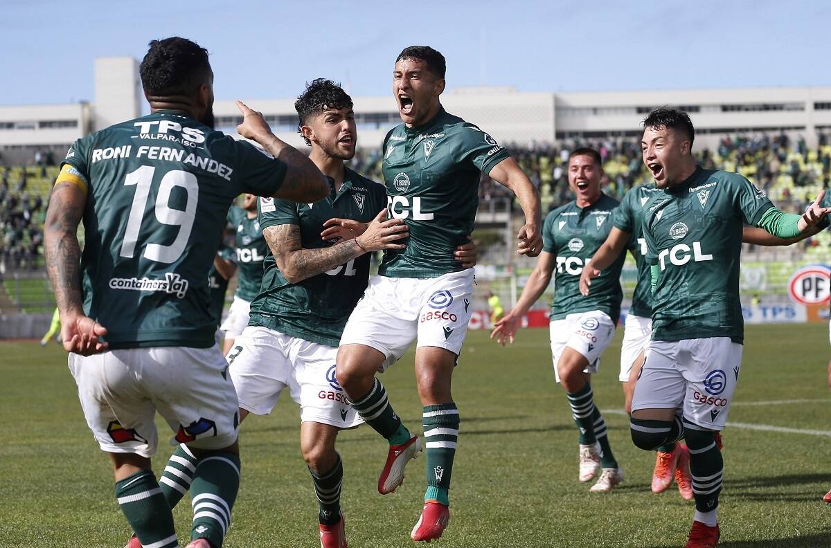 "Ya dio las disculpas": En Santiago Wanderers respaldaron a Gianni Rivera tras las críticas de los hinchas