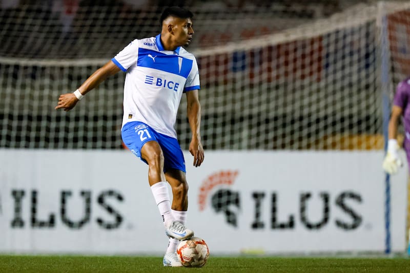 El ex Coquimbo con la camiseta de la UC. Foto: Agencia Aton.