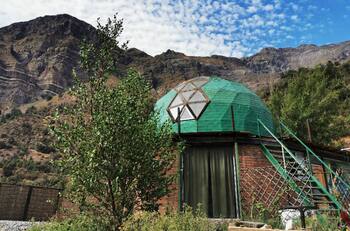 Estos domos a una hora y media de Santiago son ideales para desconectarse en medio de la naturaleza