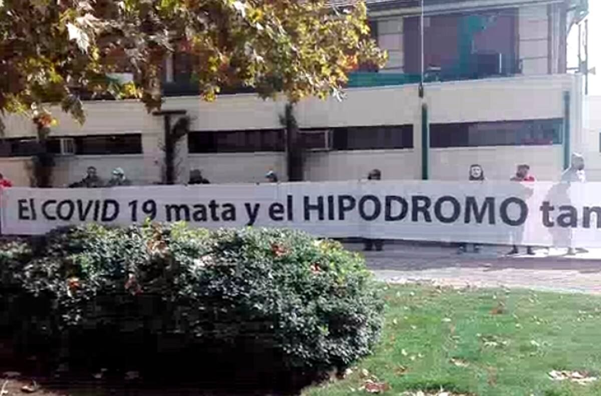 "El Covid19 mata y el Hipódromo también": Trabajadores protestan contra el Hipódromo Chile