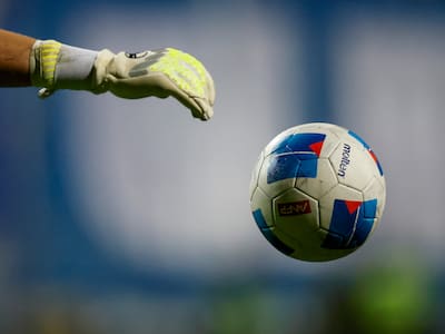 Club del fútbol chileno pierde puntos por secretaría: ahora los líderes son dos clásicos rivales