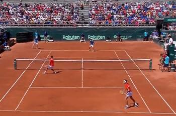 VIDEO | El punto con el que Alejandro Tabilo y Tomás Barrios ganaron el primer set ante Kazajistán en Copa Davis
