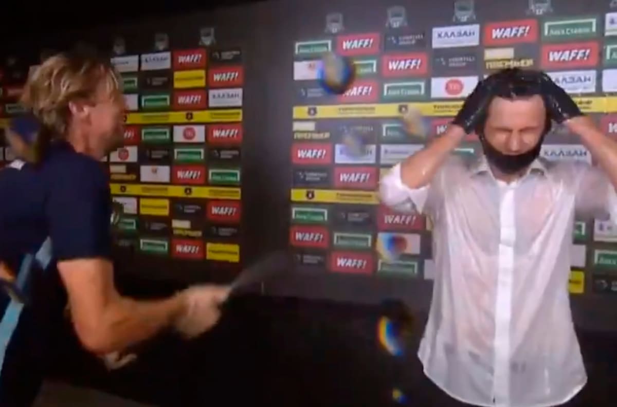 Técnico del Zenit terminó empapado de alcohol luego de coronarse campeón